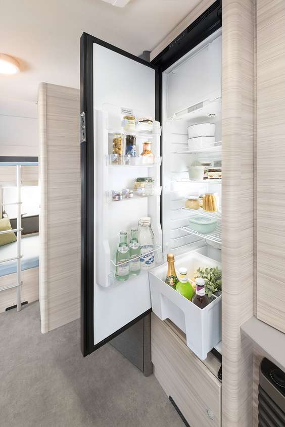 La c’joy equipa un frigorífico de 131,5 l y un congelador de 15 l • 480 QLK | Timor (según modelo)