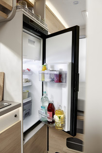 El frigorífico de 84 l con congelador es ergonómico y amplio.